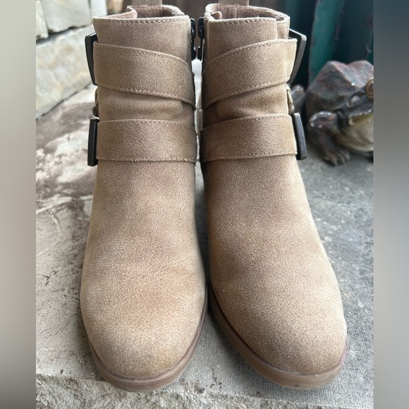 Blowfish Malibu Pomela booties in almond oil vegan light tan suede Sz-9.5. H - Picture 5 of 10